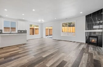 Building Photo - 1164 W Ridge Dr
