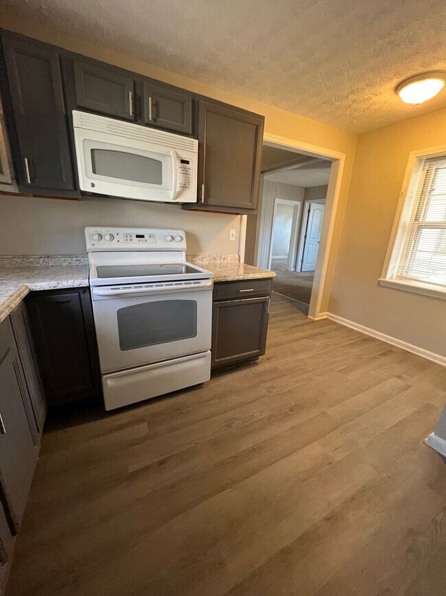Foto del edificio - Oakland Home: New Year, New Home: 50% Off ...