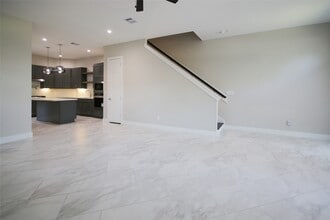 Building Photo - 5113 Hershe St