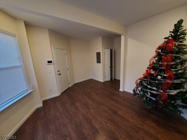 Building Photo - 36 Arverne Terrace