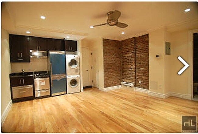 Building Photo - W 14TH ST.