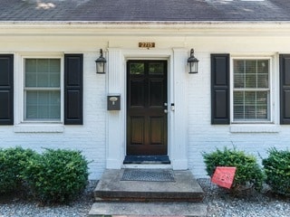 Building Photo - Great Location! One Bedroom Triplex, Great...