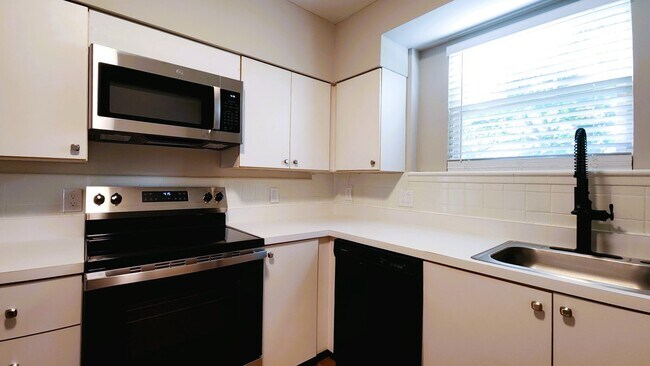 Foto del edificio - 803 Westwood Dr