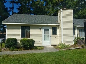 Building Photo - 202 Cedar Ridge Ln