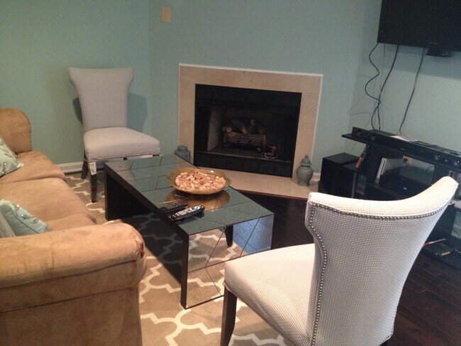 Foto del edificio - 4805 Cowslip Ct