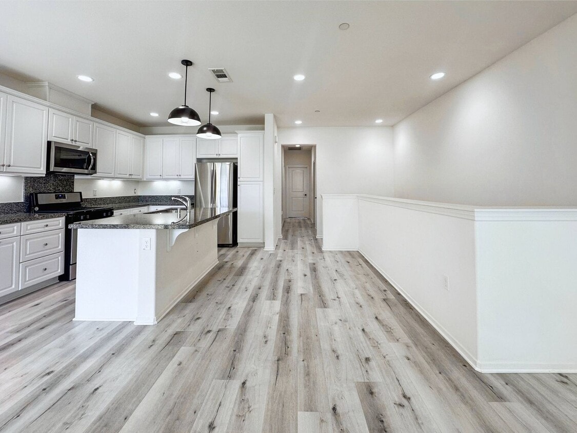 Primary Photo - 2 Bed, 2 Bath, 1 Office Townhome in Ontari...