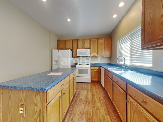 Building Photo - 6259 Castle Oak Dr