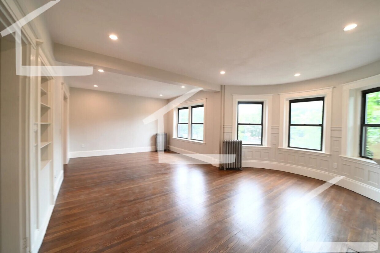 Primary Photo - Cleveland Circle Area of Brookline, Pets F...