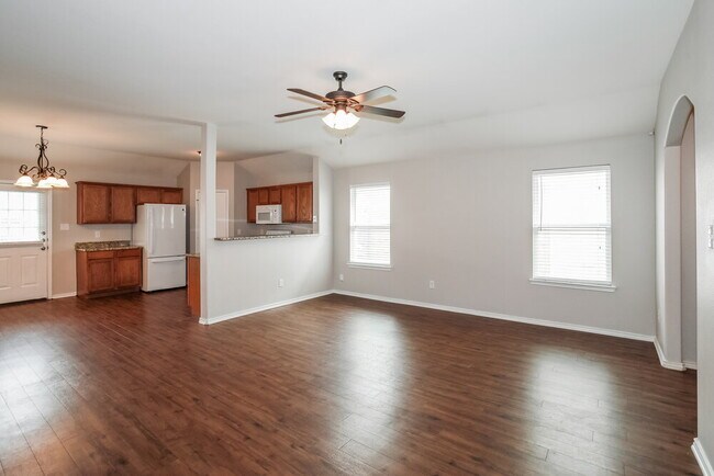 Building Photo - 4020 Tarpon Springs Dr