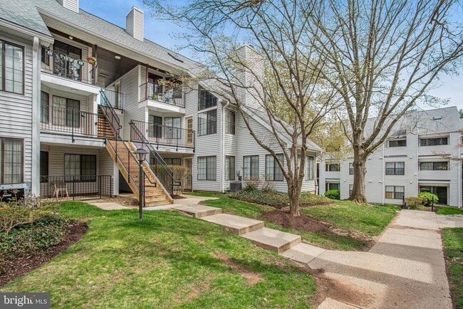 Building Photo - 1609 Carriage House Terrace