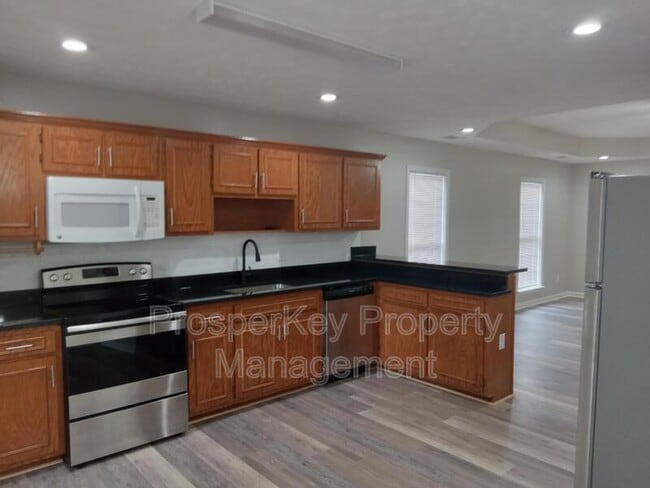 Foto del edificio - 721 Pine Hill Ct