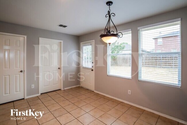 Foto del edificio - 1613 Baxter Springs Dr