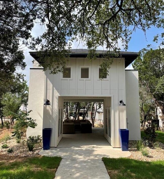 Building Photo - 12001 Vista Parke Dr