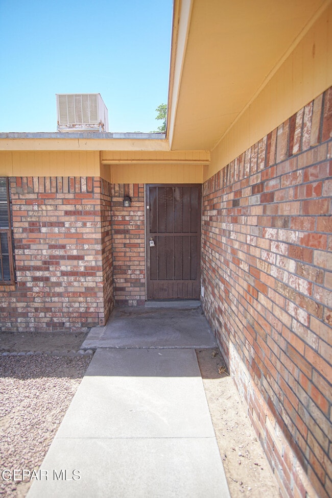 Building Photo - 10521 Gala St