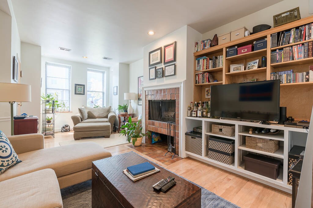 Foto principal - 1751 Willard St NW