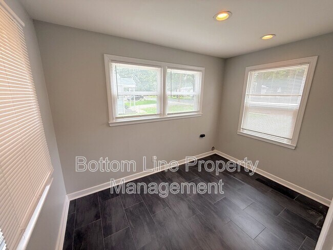 Foto del edificio - 214 S Gardner Ave
