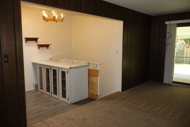 Building Photo - Spacious 3 Bedroom Home with Finished Base...
