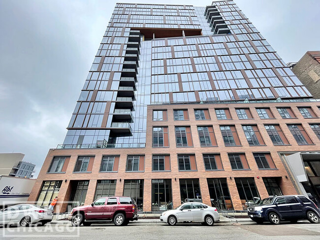 Foto del edificio - 1111 W Lake St