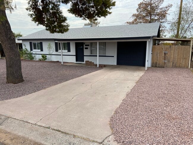 Building Photo - 2815 W Montebello Ave