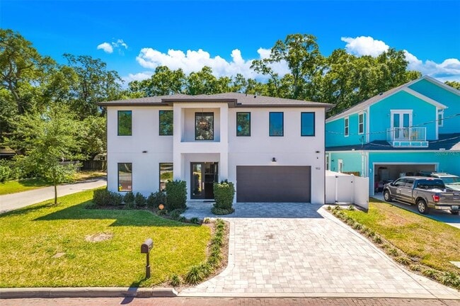 Building Photo - 902 W Plymouth St