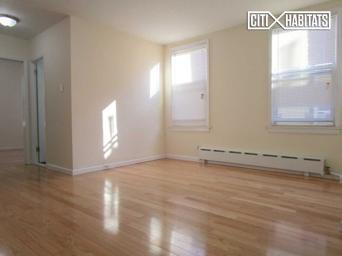 Foto principal - 4338 42nd St