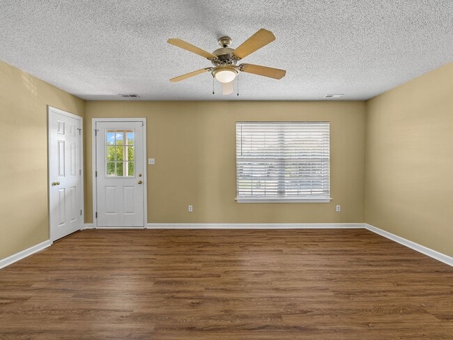 Building Photo - 402 McFall Ct