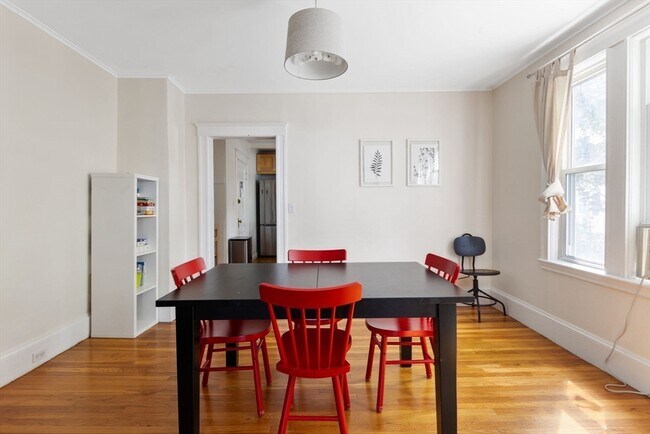 Building Photo - 52 Saville St