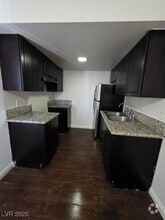 Building Photo - 2636 Lynnwood St