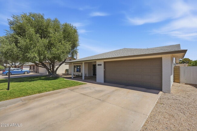 Building Photo - 4234 E Winnetka Dr