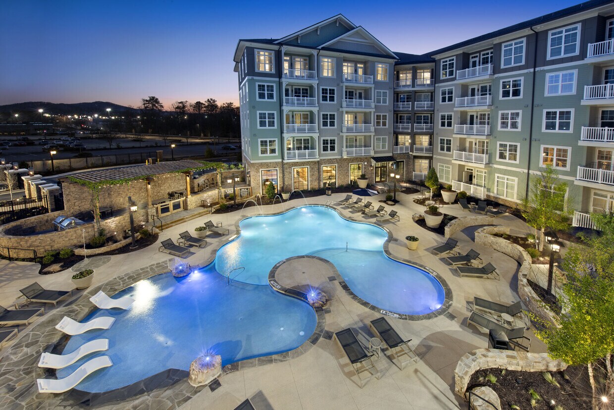 Manor Barrett Apartments in Kennesaw, GA