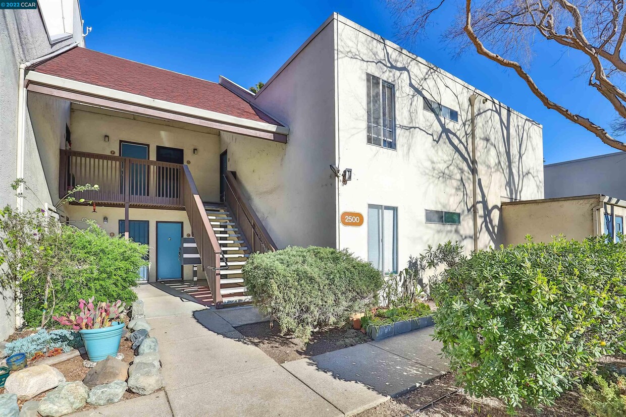 2500 Laguna Cir Unit C, Concord, CA 94520 Condo for Rent in Concord