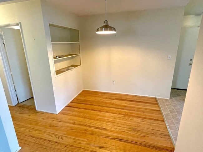 Building Photo - CURFN01