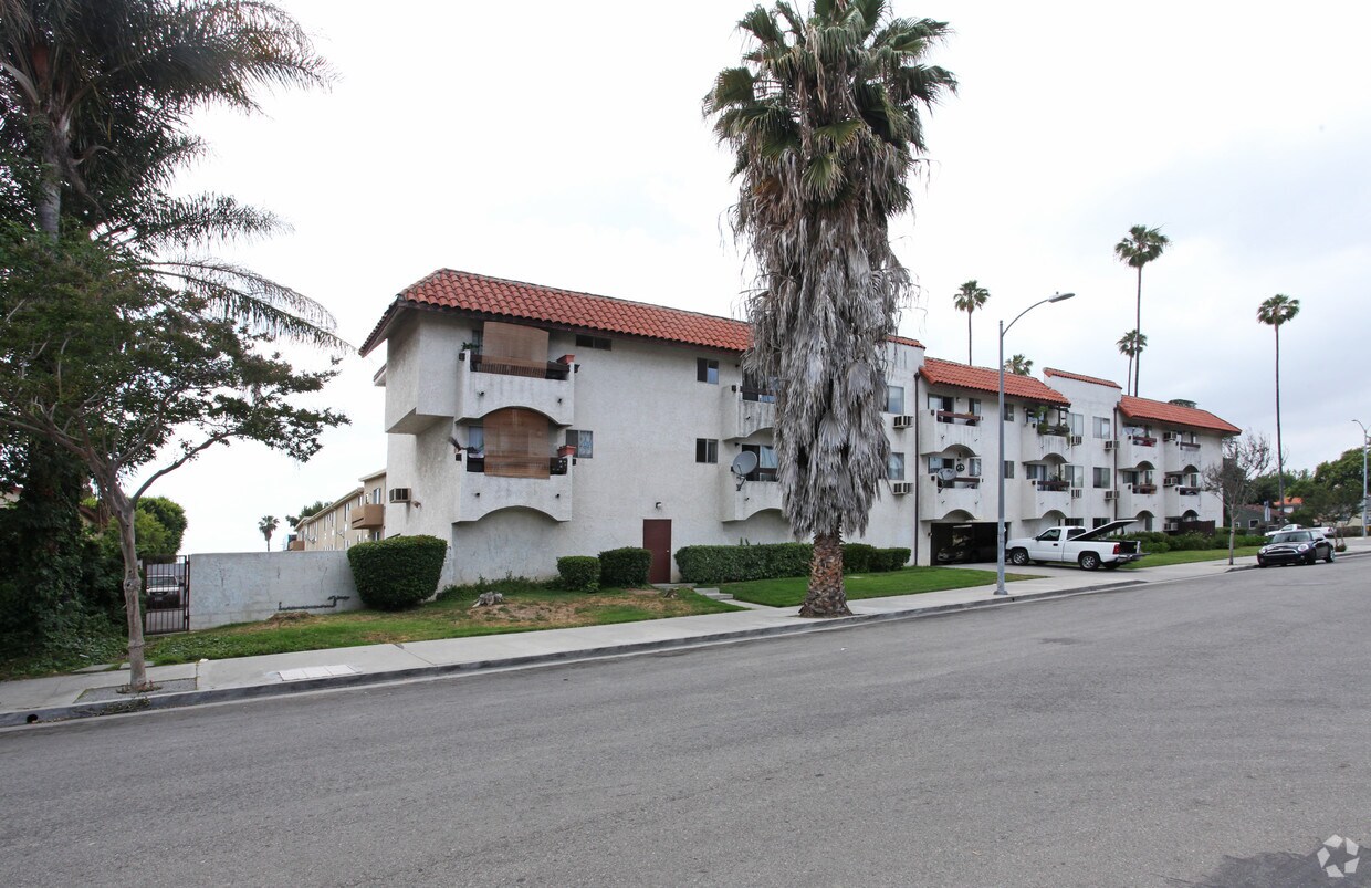 Building Photo - 16808 Sherman Way