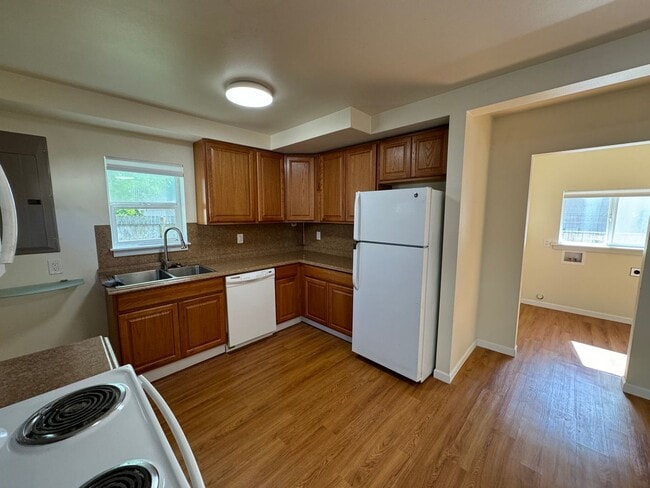 Building Photo - 2 Bedroom Cottage in Corvallis!