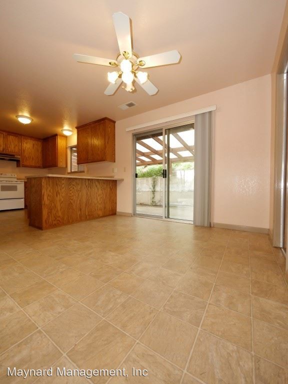 Building Photo - 1255 Oak Park Dr