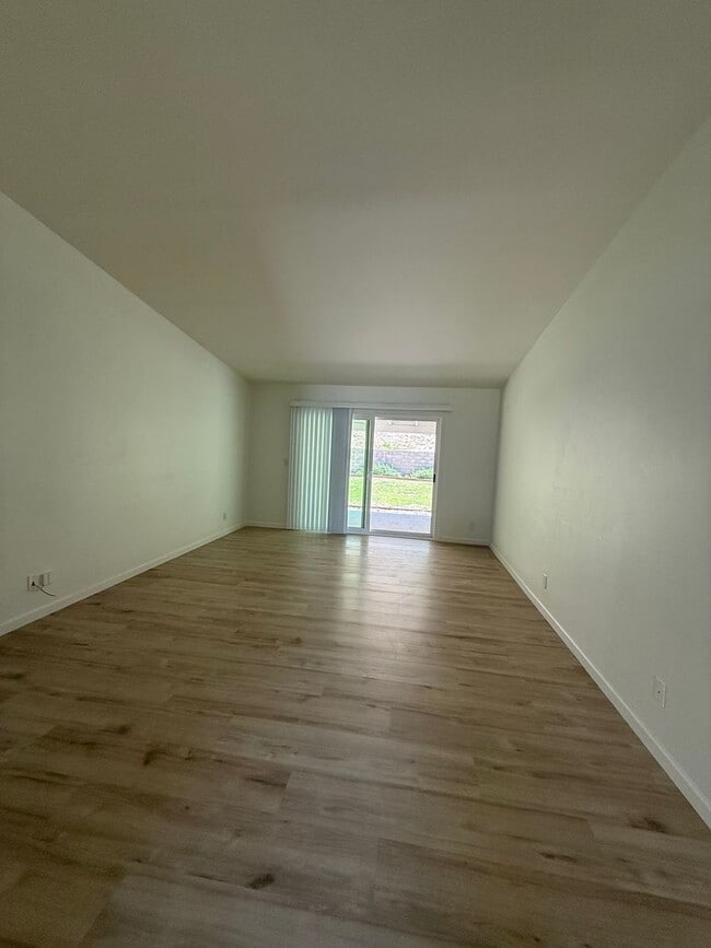 Foto del edificio - First Time rental in Central Simi Valley, 3 bed, 2 bath