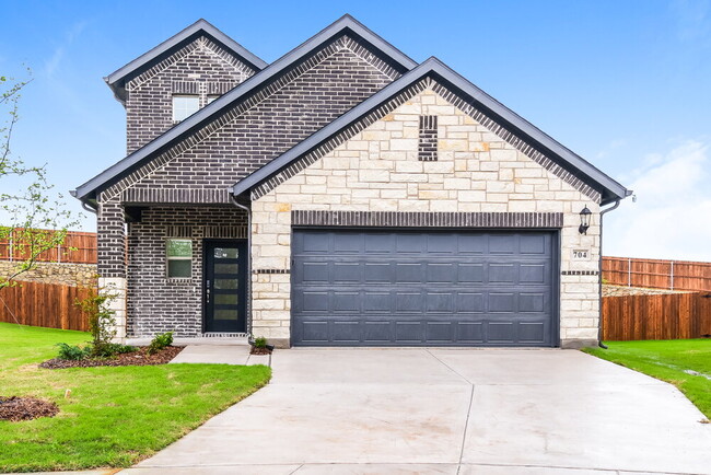 Building Photo - 704 Dotty Dr