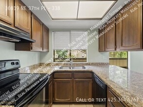 Building Photo - 10819 NE 37th Pl