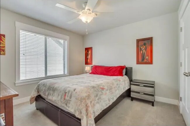 Building Photo - SCC 29D