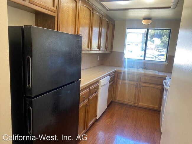 Building Photo - 2 br, 2.5 bath House - 1141 B Ash Street
