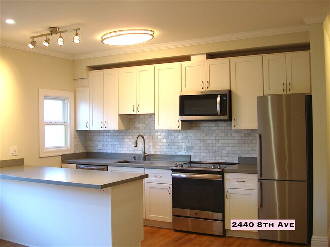 Foto del edificio - 2440 8th Ave