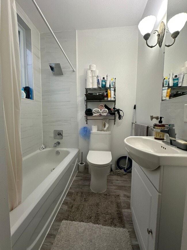 Building Photo - 3535 Av De Lorimier