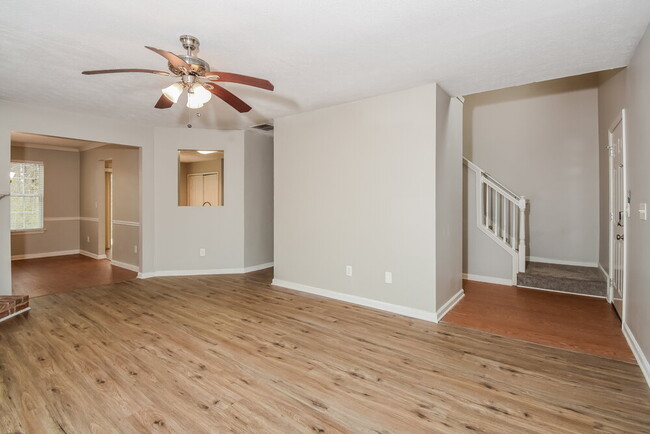 Foto del edificio - 1347 Ambercrest Way