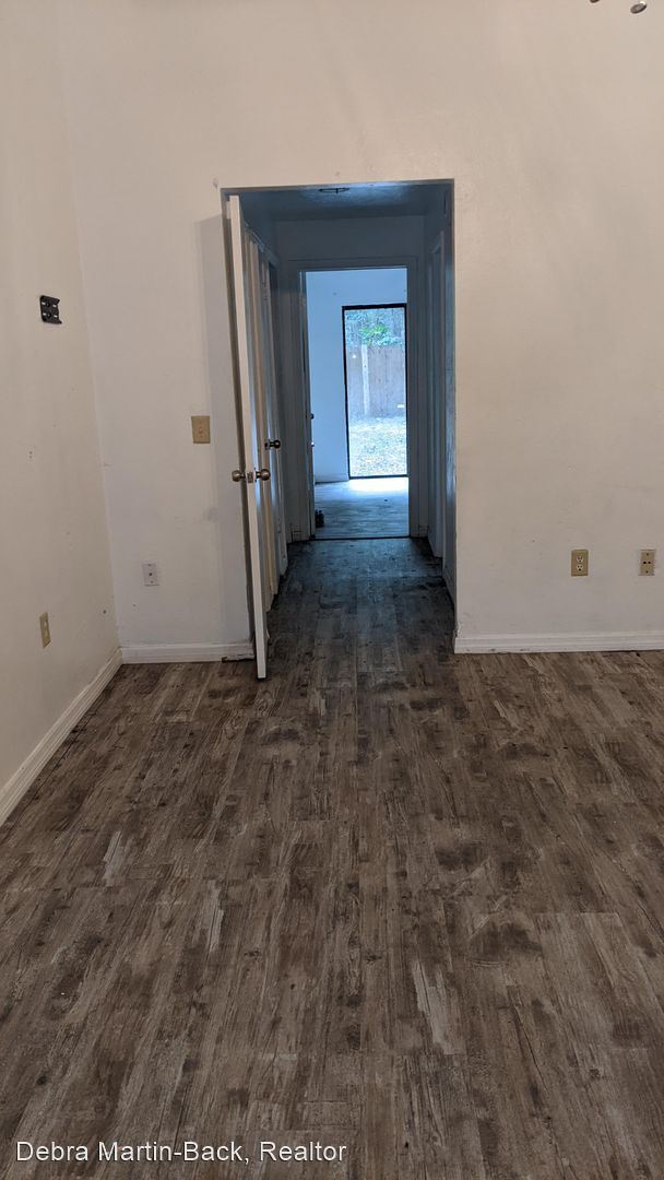 Building Photo - 2 br, 1 bath House - 2120 SW 70th Terrace