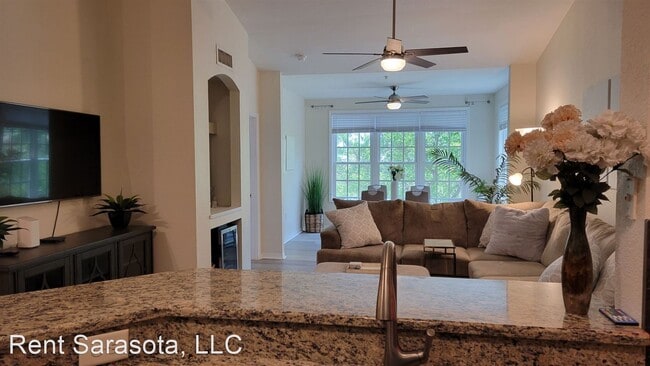 Building Photo - 2 br, 2 bath House - 4166 Central Sarasota...