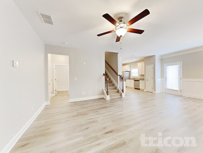 Building Photo - 821 Crescent Way