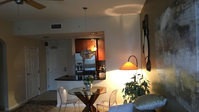 Building Photo - Beautiful 1 Bedroom Fully Furnished Unit -...