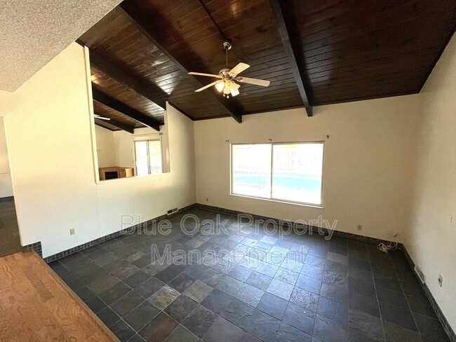 Foto del edificio - 930 St Clair Dr