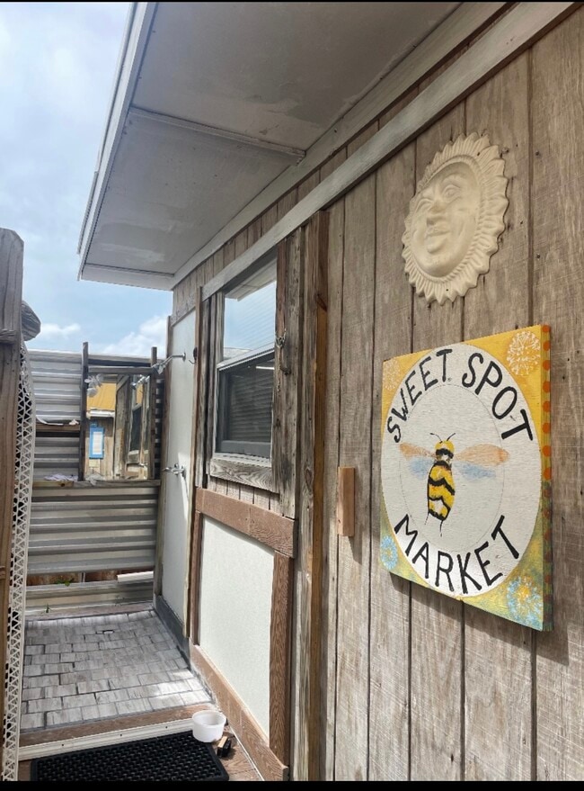 Building Photo - 46E 12th Ave