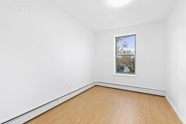 Dormitorio 1 - 426 McDonald Ave